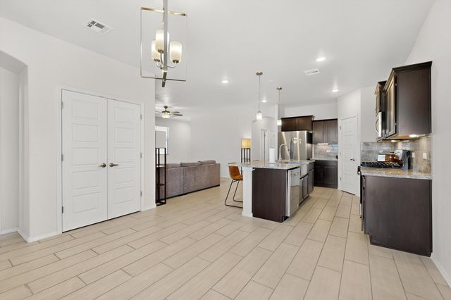 2807 Cambridge Avenue NE, Rio Rancho, NM 87144