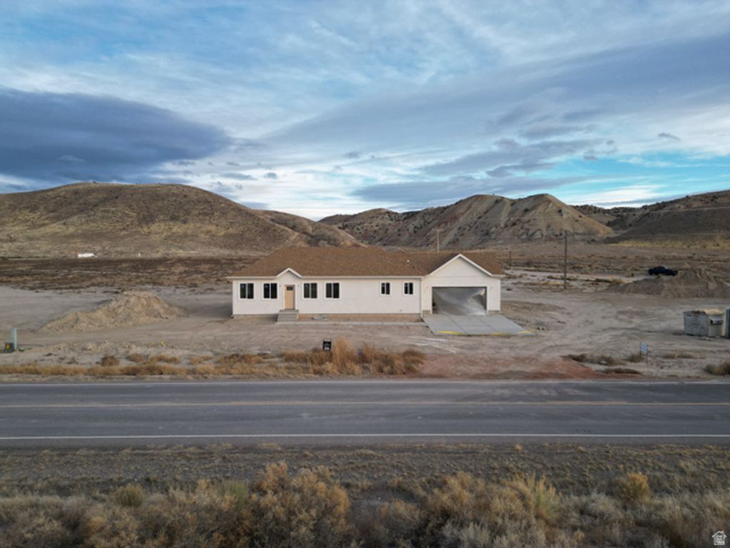 733 S BLACK KNOLL RD, Sigurd, UT 84657