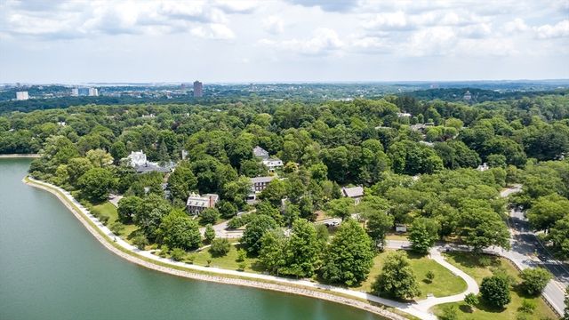 128 Dudley St, Brookline, MA 02445