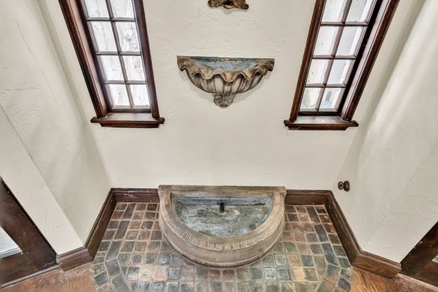 128 Dudley St, Brookline, MA 02445