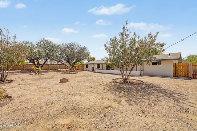 6416 E HOLIDAY Drive, Mesa, AZ 85215