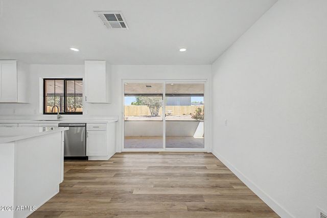6416 E HOLIDAY Drive, Mesa, AZ 85215