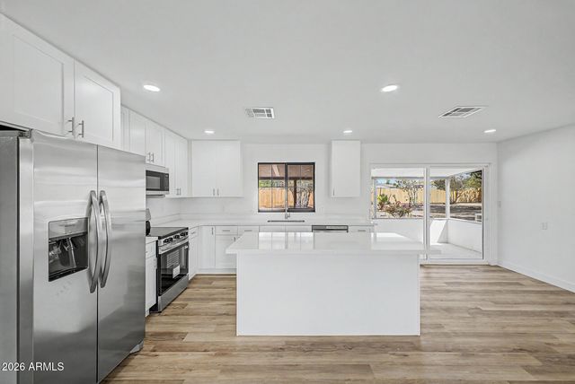 6416 E HOLIDAY Drive, Mesa, AZ 85215
