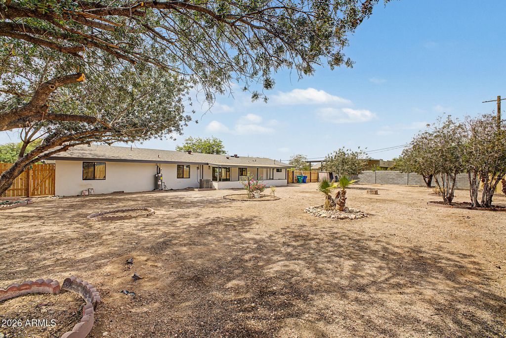 6416 E HOLIDAY Drive, Mesa, AZ 85215