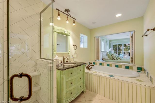 5898 Shell Cove DR, Cape Coral, FL 33914