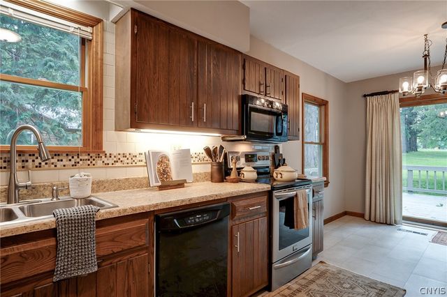 4475 Pompey Center Road, Manlius, NY 13104