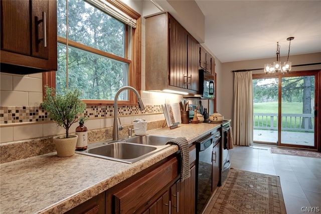 4475 Pompey Center Road, Manlius, NY 13104