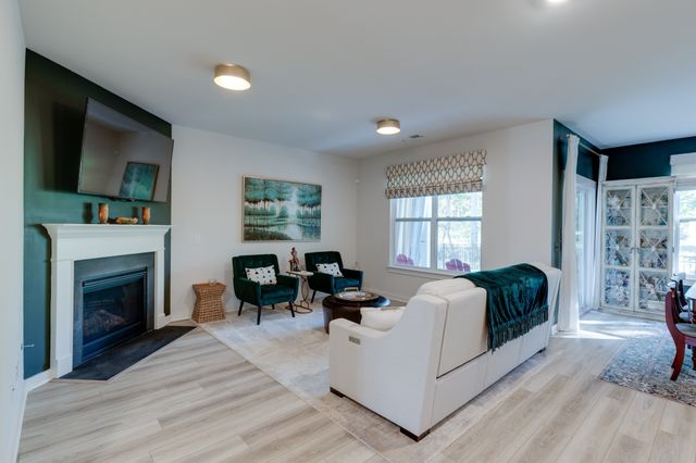 563 Ballard Dr, White House, TN 37188