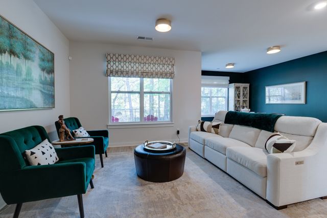 563 Ballard Dr, White House, TN 37188