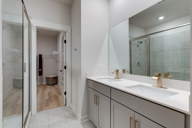 563 Ballard Dr, White House, TN 37188