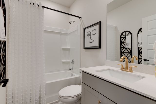 563 Ballard Dr, White House, TN 37188