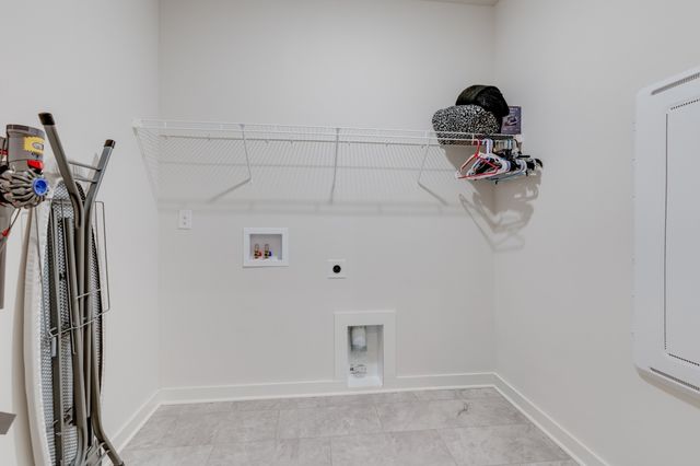 563 Ballard Dr, White House, TN 37188