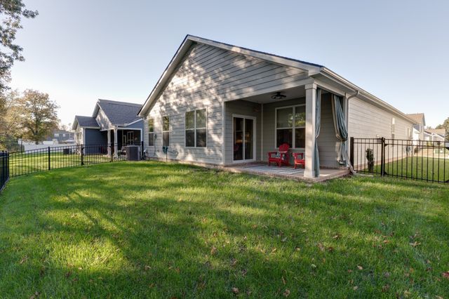 563 Ballard Dr, White House, TN 37188
