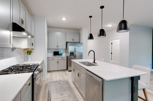 563 Ballard Dr, White House, TN 37188