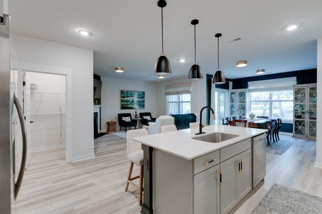 563 Ballard Dr, White House, TN 37188