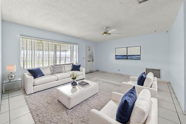 1196 SW Lake Circle, Boynton Beach, FL 33426