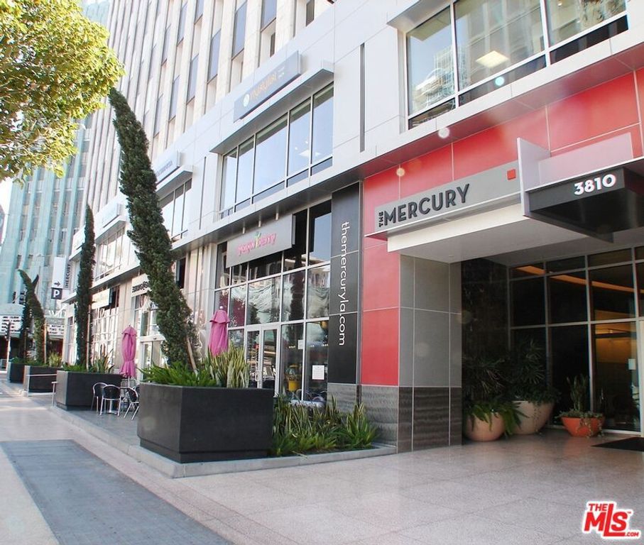 Image 1 of property listing at 3810 Wilshire Boulevard 410, Los Angeles, CA 90010