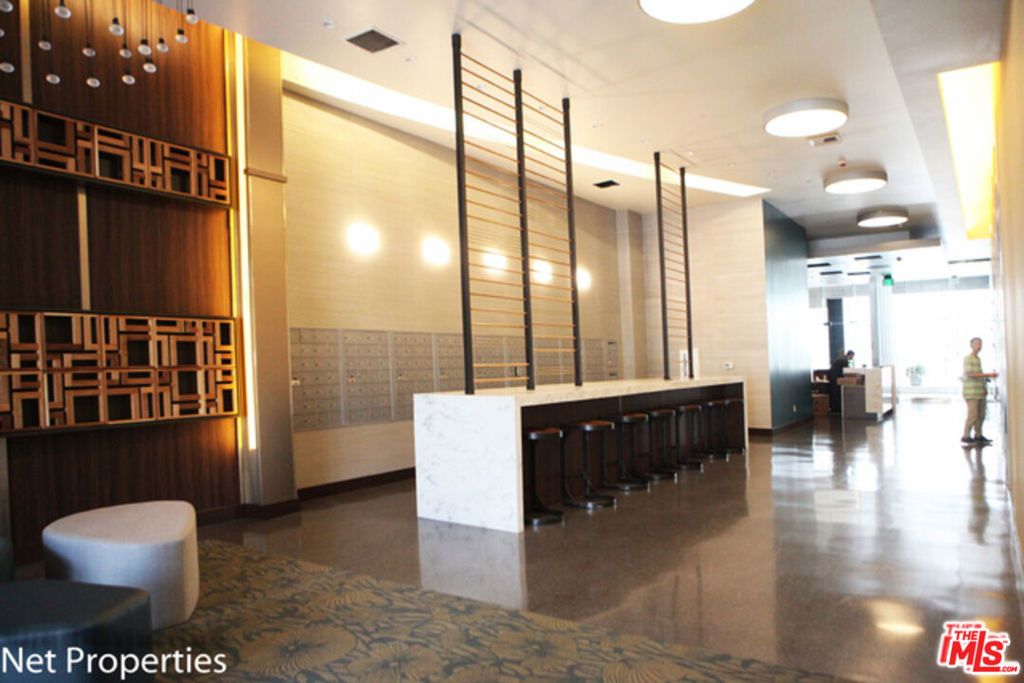 Image 2 of property listing at 3810 Wilshire Boulevard 410, Los Angeles, CA 90010