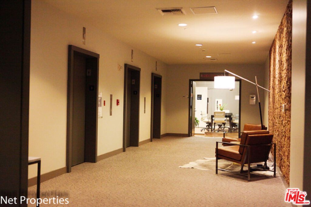 Image 3 of property listing at 3810 Wilshire Boulevard 410, Los Angeles, CA 90010