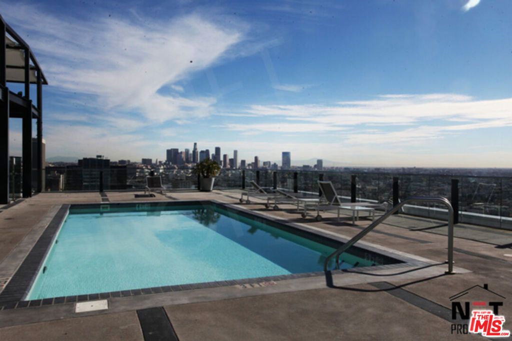 Image 5 of property listing at 3810 Wilshire Boulevard 410, Los Angeles, CA 90010