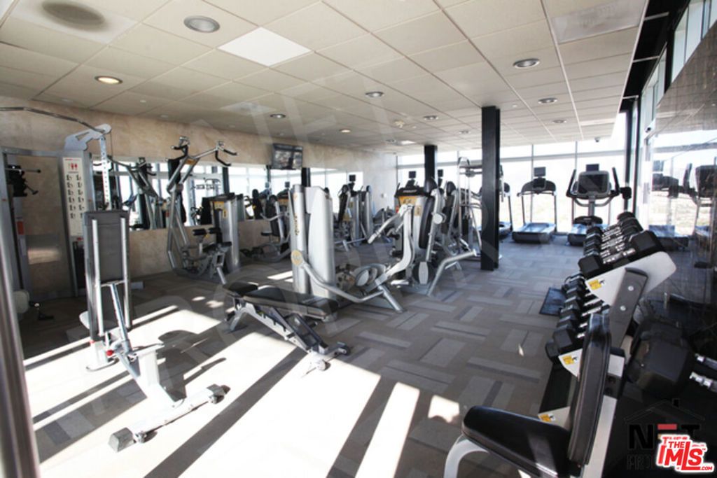 Image 6 of property listing at 3810 Wilshire Boulevard 410, Los Angeles, CA 90010