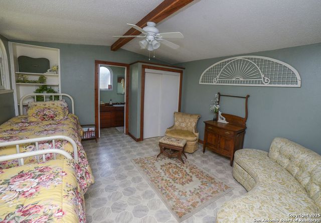 1201 10th, Hondo, TX 78861