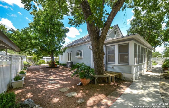 1201 10th, Hondo, TX 78861