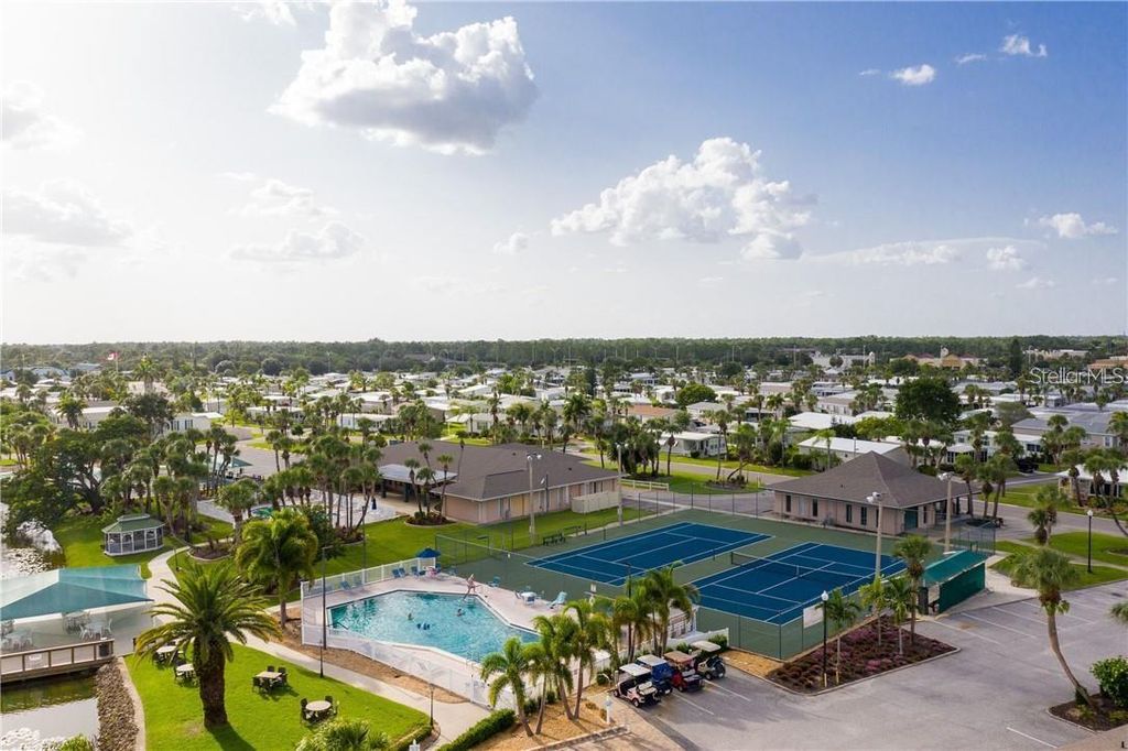 Image 15 of property listing at 2100 KINGS HIGHWAY 288, Port Charlotte, FL 33980