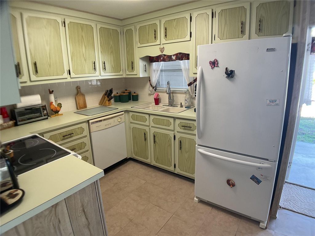 Image 6 of property listing at 2100 KINGS HIGHWAY 288, Port Charlotte, FL 33980