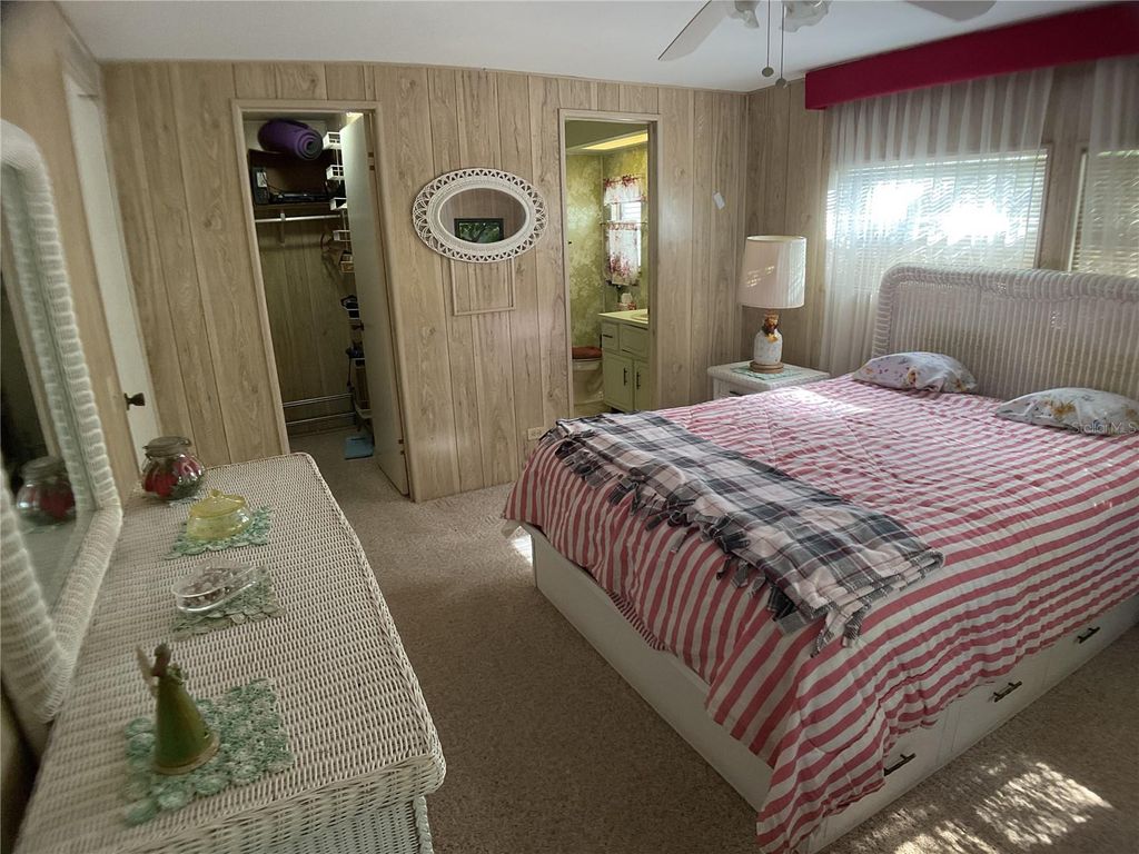 Image 9 of property listing at 2100 KINGS HIGHWAY 288, Port Charlotte, FL 33980