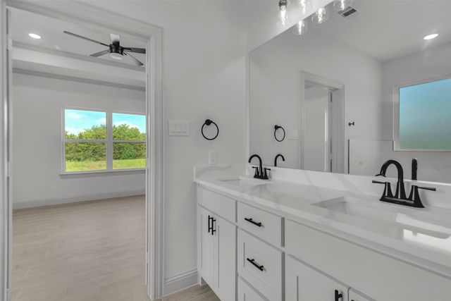 504 E Ball Street, Tom Bean, TX 75489