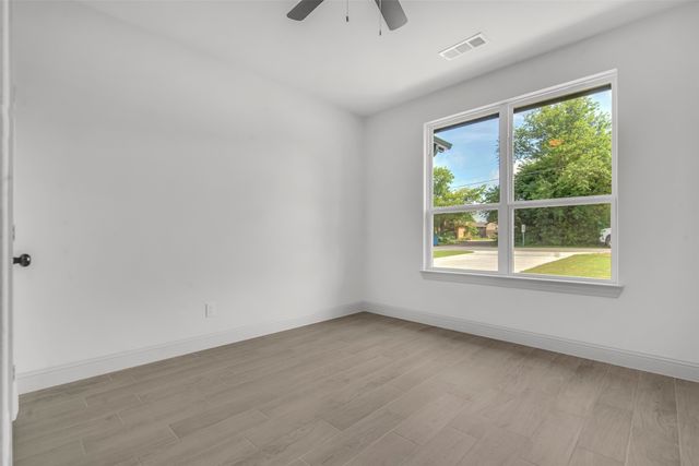 504 E Ball Street, Tom Bean, TX 75489