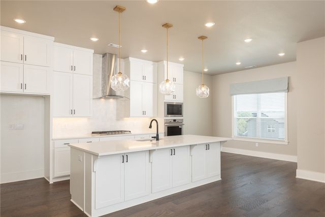 2942 N Old Wire Road, Fayetteville, AR 72703