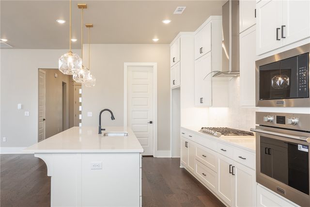 2942 N Old Wire Road, Fayetteville, AR 72703