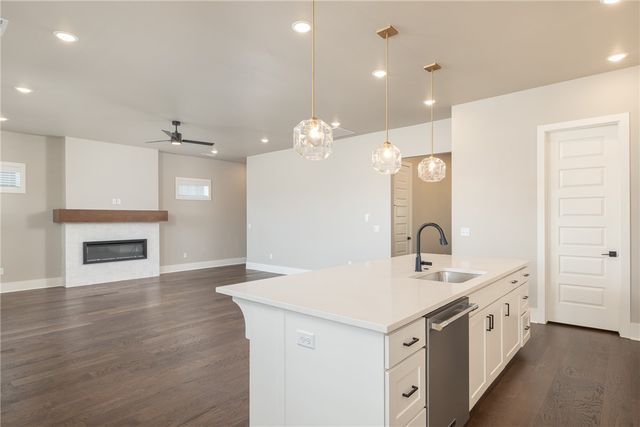 2942 N Old Wire Road, Fayetteville, AR 72703