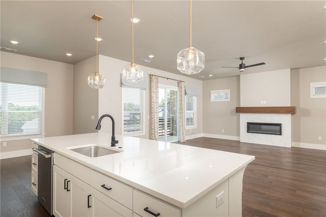 2942 N Old Wire Road, Fayetteville, AR 72703