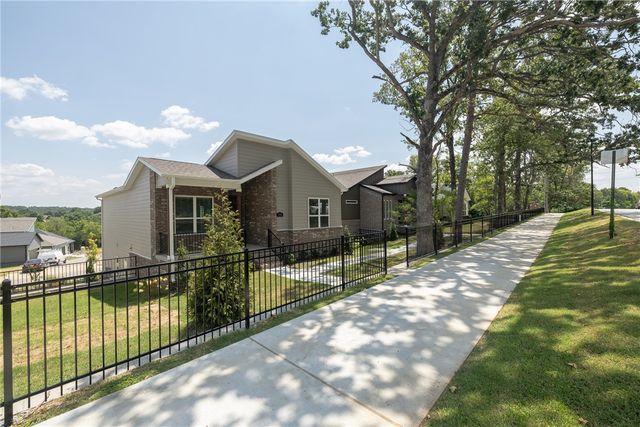 2942 N Old Wire Road, Fayetteville, AR 72703