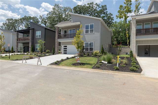 2942 N Old Wire Road, Fayetteville, AR 72703