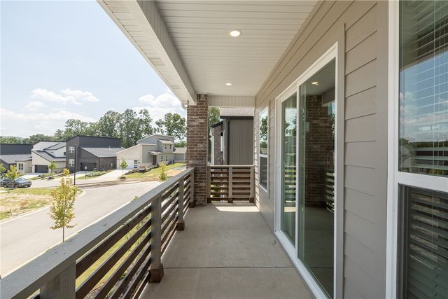 2942 N Old Wire Road, Fayetteville, AR 72703