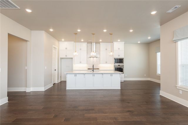 2942 N Old Wire Road, Fayetteville, AR 72703