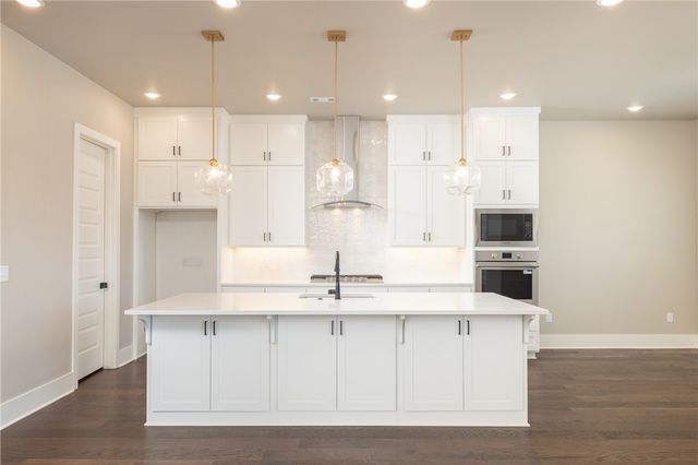 2942 N Old Wire Road, Fayetteville, AR 72703