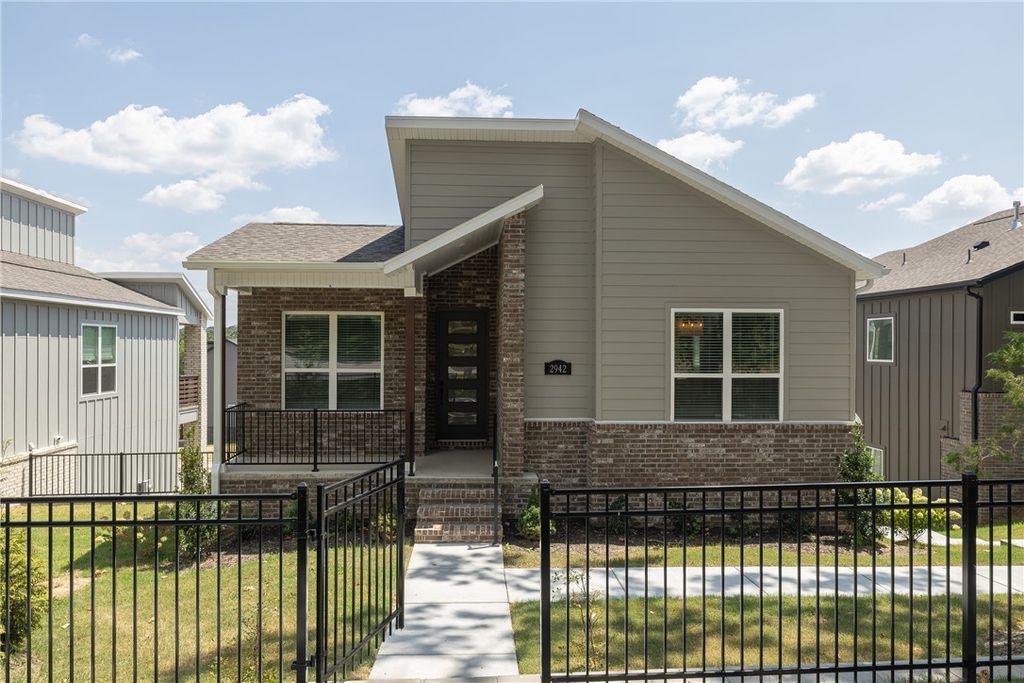 2942 N Old Wire Road, Fayetteville, AR 72703