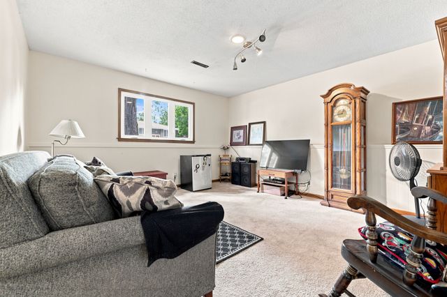 6505 Lincoln Avenue, Windsor Heights, IA 50324