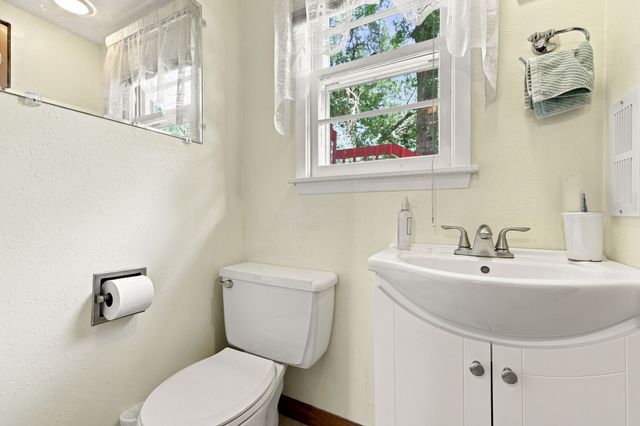 6505 Lincoln Avenue, Windsor Heights, IA 50324