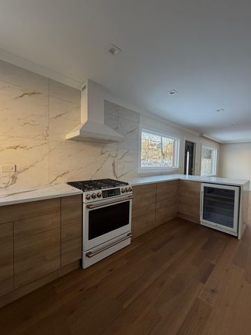 830 Deerfield Road, Highland Park, IL 60035