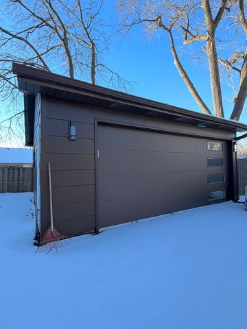 830 Deerfield Road, Highland Park, IL 60035