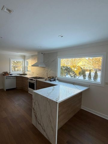 830 Deerfield Road, Highland Park, IL 60035