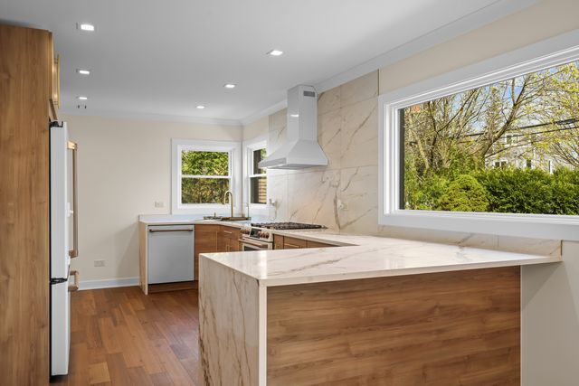 830 Deerfield Road, Highland Park, IL 60035