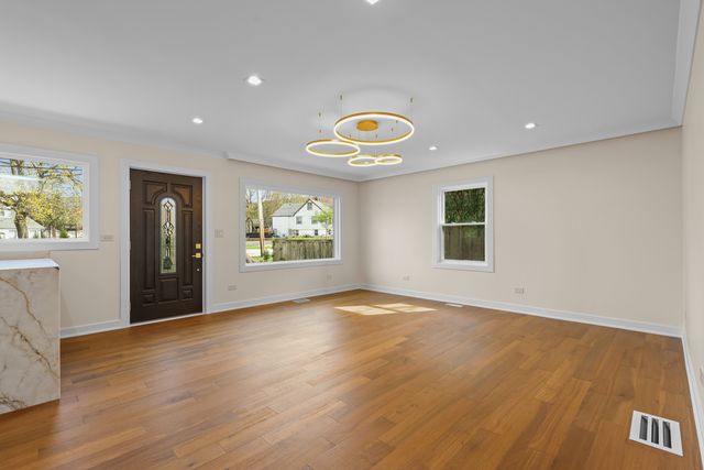 830 Deerfield Road, Highland Park, IL 60035