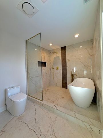 830 Deerfield Road, Highland Park, IL 60035